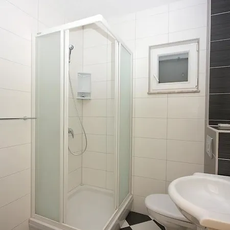 3193l * Tučepi