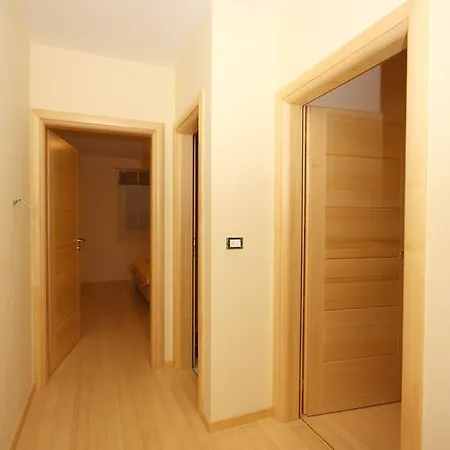 3193l Tučepi
